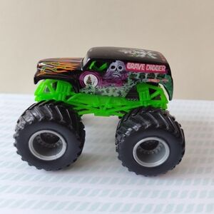 3/$25💙GRAVE DIGGER Bad To The Bone Hot Wheels Monster Jam Truck 1:64 Scale